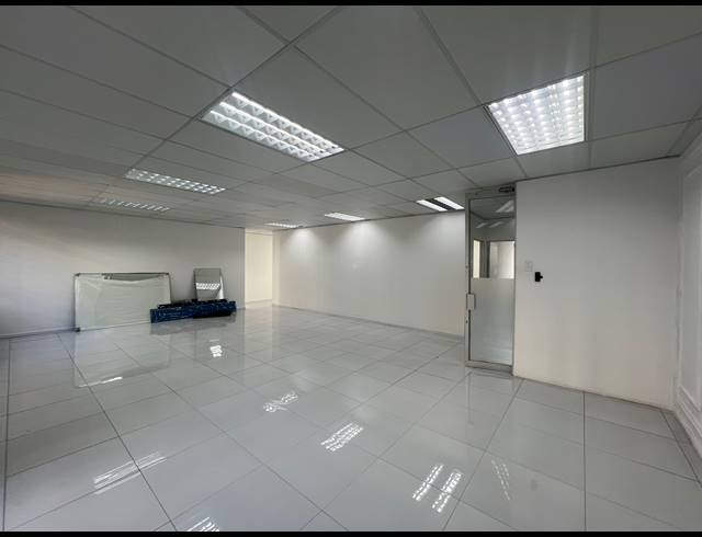 188M² OFFICE TO LET IN HYDE PARK